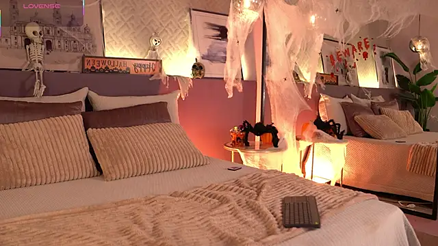 ElleDiane online show from October 2025 01:28:01 AM