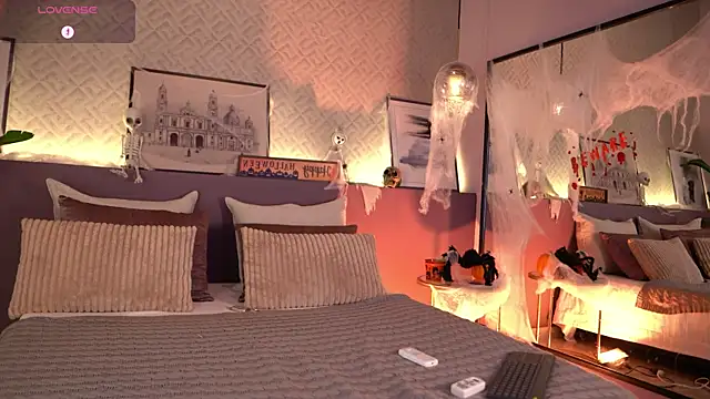 ElleDiane online show from October 2025 11:46:01 PM