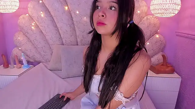 chloe watson  online show from February 2025 10:53:01 PM