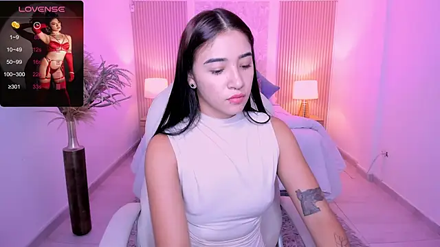 Snapshot of Antonella_Grayy chatting on October 2025 10:58:02 AM Antonella Grayy online show from October 2025 10:58:02 AM