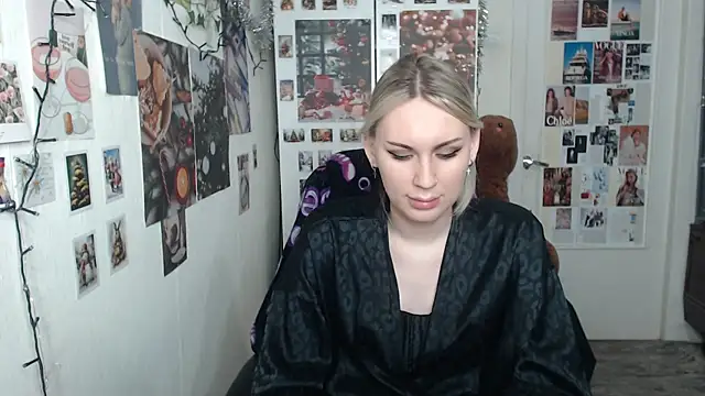 Snapshot of CapriScorpion chatting on December 2024 09:40:02 AM CapriScorpion online show from December 2024 09:40:02 AM