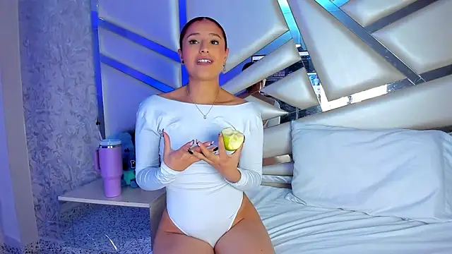 Miia002 online show from February 2026 01:28:02 AM