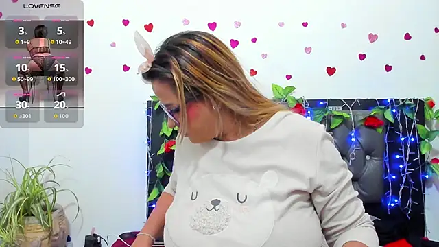 hazel 34 online show from November 2025 08:26:02 AM