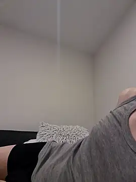 suarez1235 online show from December 2025 10:16:02 PM