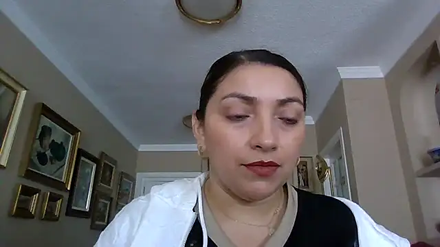 Snapshot of claudia chatting on April 2026 11:44:01 AM claudia online show from April 2026 11:44:01 AM