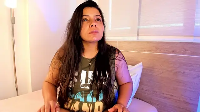 Snapshot of miaa_daniels chatting on April 2026 05:32:02 PM miaa daniels online show from April 2026 05:32:02 PM