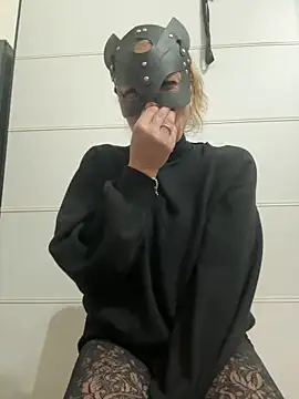 LadyScarlett-xk online show from December 2024 06:31:02 PM