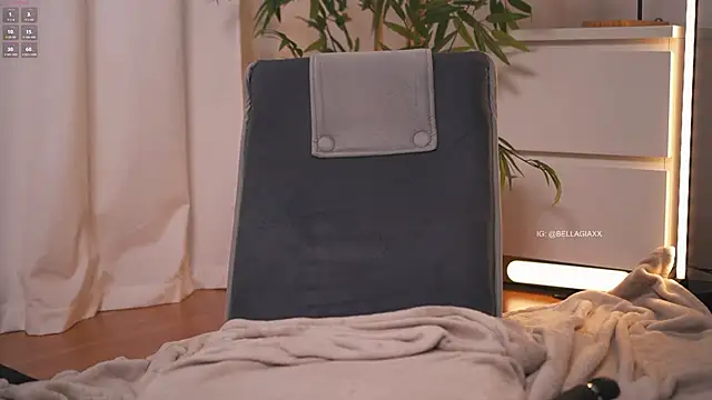 Snapshot of BellaGiaxx chatting on September 2025 01:38:01 PM BellaGiaxx online show from September 2025 01:38:01 PM