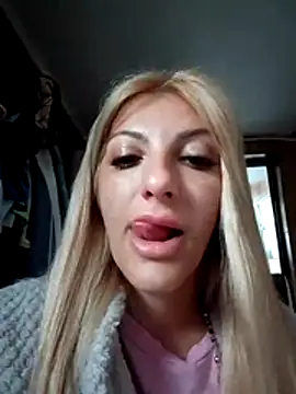 Snapshot of RileyLanna chatting on June 2026 03:40:02 AM RileyLanna online show from June 2026 03:40:02 AM
