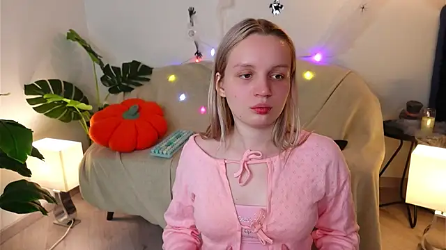 Snapshot of Beatrica_Klein chatting on October 2025 03:58:01 PM Beatrica Klein online show from October 2025 03:58:01 PM