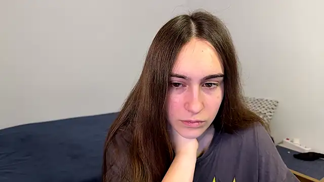 Snapshot of AliceKolltt chatting on April 2026 09:28:02 PM AliceKolltt online show from April 2026 09:28:02 PM