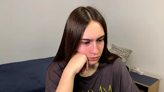 Snapshot of AliceKolltt chatting on May 2026 01:56:02 AM AliceKolltt online show from May 2026 01:56:02 AM