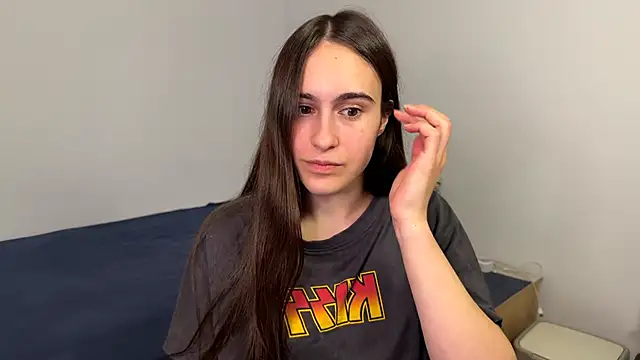 Snapshot of AliceKolltt chatting on May 2026 08:28:01 PM AliceKolltt online show from May 2026 08:28:01 PM