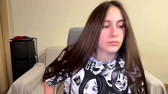 Snapshot of AliceKolltt chatting on May 2026 08:21:02 PM AliceKolltt online show from May 2026 08:21:02 PM