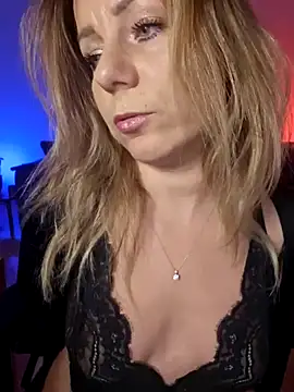 Snapshot of angela_88 chatting on January 2025 07:08:01 PM angela 88 online show from January 2025 07:08:01 PM