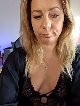 Snapshot of angela_88 chatting on January 2025 03:50:01 PM angela 88 online show from January 2025 03:50:01 PM