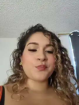 Sara smiiith211 online show from November 2025 06:56:02 PM