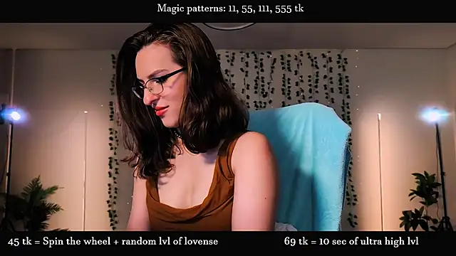 Snapshot of Alicia_x_art chatting on July 2026 10:35:01 PM Alicia x art online show from July 2026 10:35:01 PM