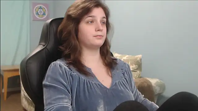 Snapshot of TreeJeanne chatting on January 2025 04:06:01 PM TreeJeanne online show from January 2025 04:06:01 PM