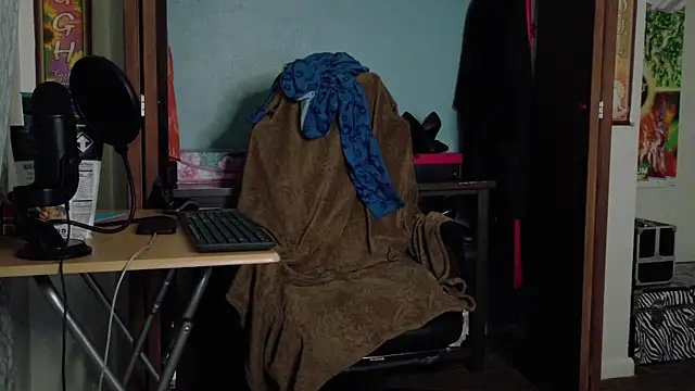 Snapshot of TreeJeanne chatting on September 2025 01:00:01 AM TreeJeanne online show from September 2025 01:00:01 AM