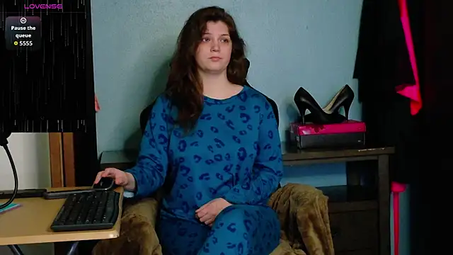 Snapshot of TreeJeanne chatting on October 2025 11:57:02 PM TreeJeanne online show from October 2025 11:57:02 PM