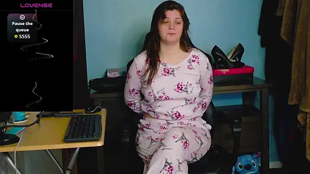 Snapshot of TreeJeanne chatting on November 2025 03:18:02 AM TreeJeanne online show from November 2025 03:18:02 AM