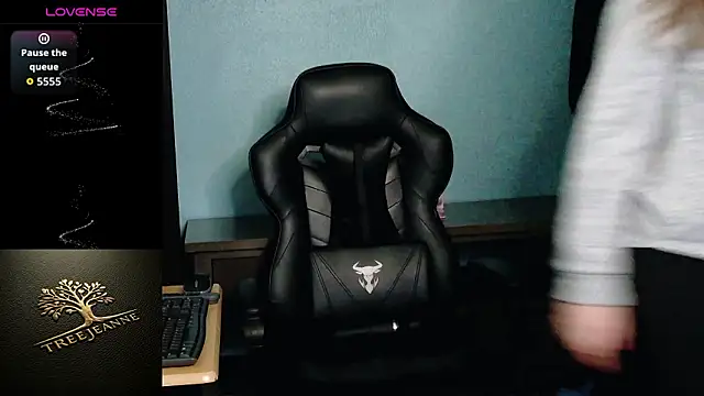 TreeJeanne online show from February 2026 06:17:01 PM