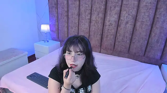 Snapshot of Purplee_Baby chatting on January 2025 10:44:01 PM Purplee Baby online show from January 2025 10:44:01 PM