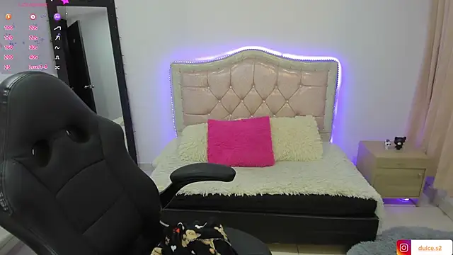 Snapshot of baby_love03 chatting on May 2026 01:34:01 AM baby love03 online show from May 2026 01:34:01 AM