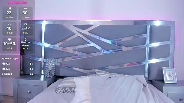 NinnaVous online show from January 2025 07:49:01 PM