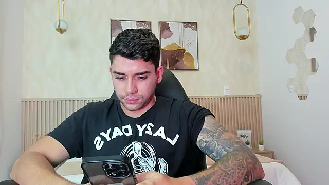 Snapshot of Mike_montoya1 chatting on October 2025 09:57:02 PM Mike montoya1 online show from October 2025 09:57:02 PM