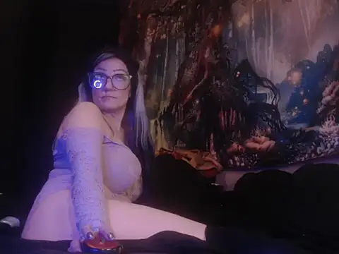 Snapshot of HighCityHoney chatting on January 2025 06:31:02 AM HighCityHoney online show from January 2025 06:31:02 AM