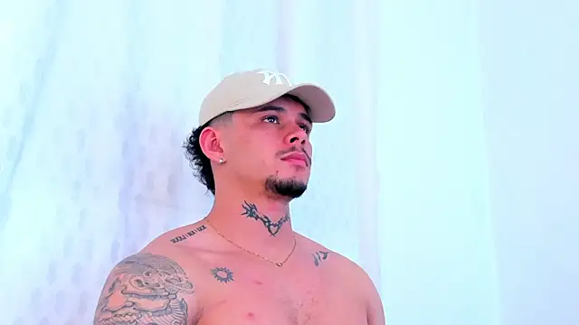 NoahhBrown online show from October 2025 03:45:01 AM