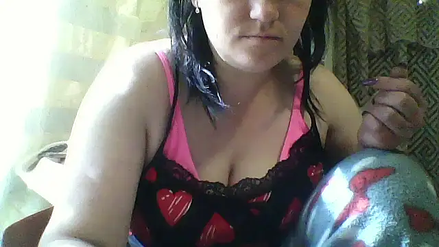 Snapshot of HollyLaBerry chatting on May 2026 07:05:02 AM HollyLaBerry online show from May 2026 07:05:02 AM