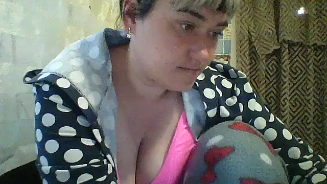 Snapshot of HollyLaBerry chatting on May 2026 10:36:01 AM HollyLaBerry online show from May 2026 10:36:01 AM