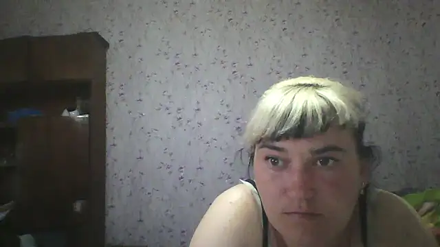 Snapshot of HollyLaBerry chatting on June 2026 01:06:02 PM HollyLaBerry online show from June 2026 01:06:02 PM