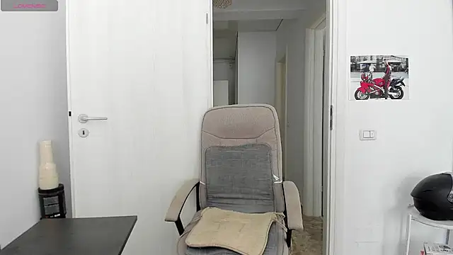 Snapshot of ZackFraser chatting on July 2026 06:48:01 AM ZackFraser online show from July 2026 06:48:01 AM