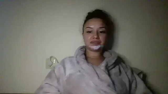 Snapshot of Linusya chatting on October 2025 02:24:02 PM Linusya online show from October 2025 02:24:02 PM