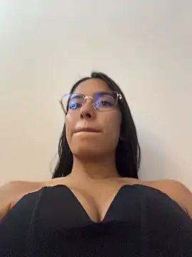 Snapshot of your_khloe chatting on May 2026 01:27:02 PM your khloe online show from May 2026 01:27:02 PM