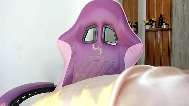 Alika01 online show from January 2026 01:48:02 PM