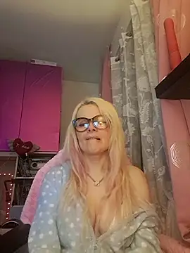 Snapshot of Angeldevilus chatting on February 2025 12:19:02 AM Angeldevilus online show from February 2025 12:19:02 AM