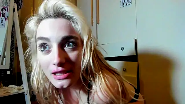 Snapshot of Monicbabe chatting on September 2025 12:43:02 AM Monicbabe online show from September 2025 12:43:02 AM