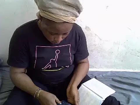 Crystal  Gee online show from January 2025 08:01:01 AM