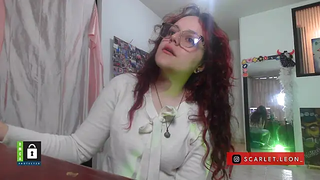 Scarletleon77 online show from October 2025 09:59:02 PM