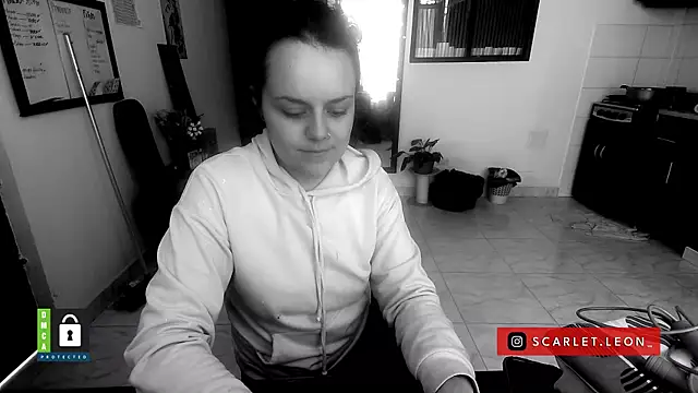 Scarletleon77 online show from March 2026 05:16:01 PM