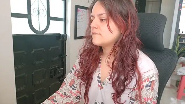 Scarletleon77 online show from May 2026 02:12:02 PM