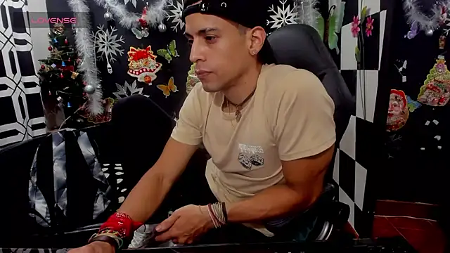 Snapshot of Brunocuttie94 chatting on November 2025 06:40:02 PM Brunocuttie94 online show from November 2025 06:40:02 PM