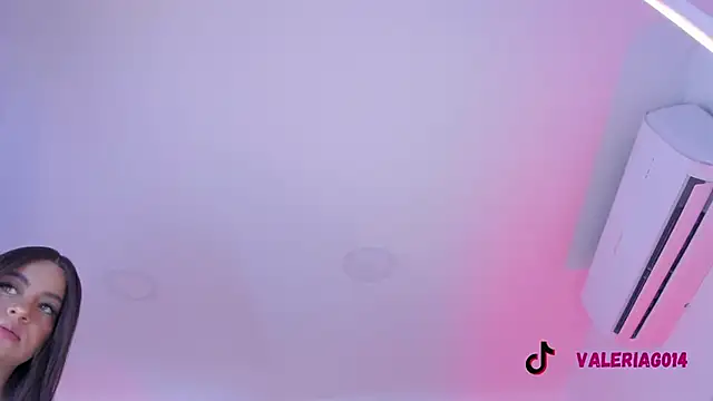 sarah-bonneth online show from November 2025 11:43:02 AM