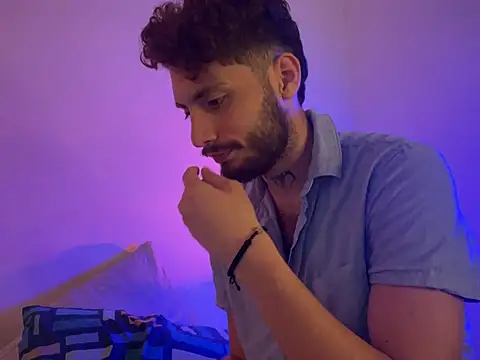 axel giracr online show from December 2024 08:40:01 PM