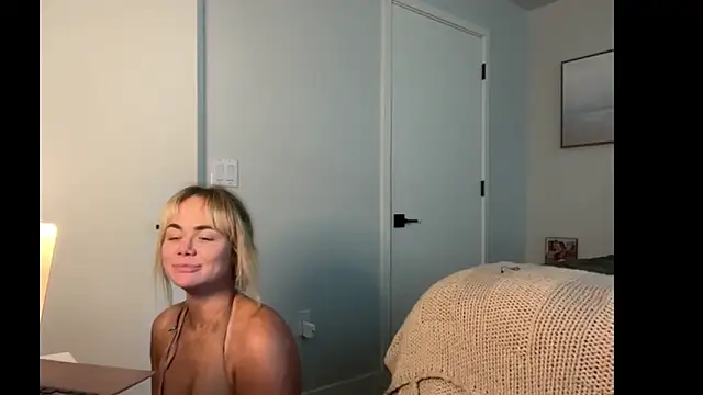 Snapshot of ElenaErickson chatting on June 2026 02:20:01 AM ElenaErickson online show from June 2026 02:20:01 AM